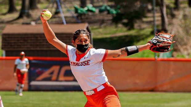SU Softball Sweep